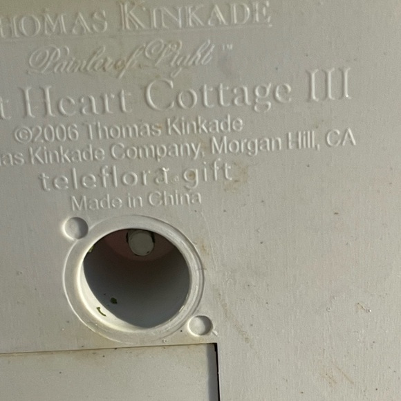 Thomas Kinkade Festive Holiday Village House -Lighted Sweet Heart Cottage III - Picture 13 of 13